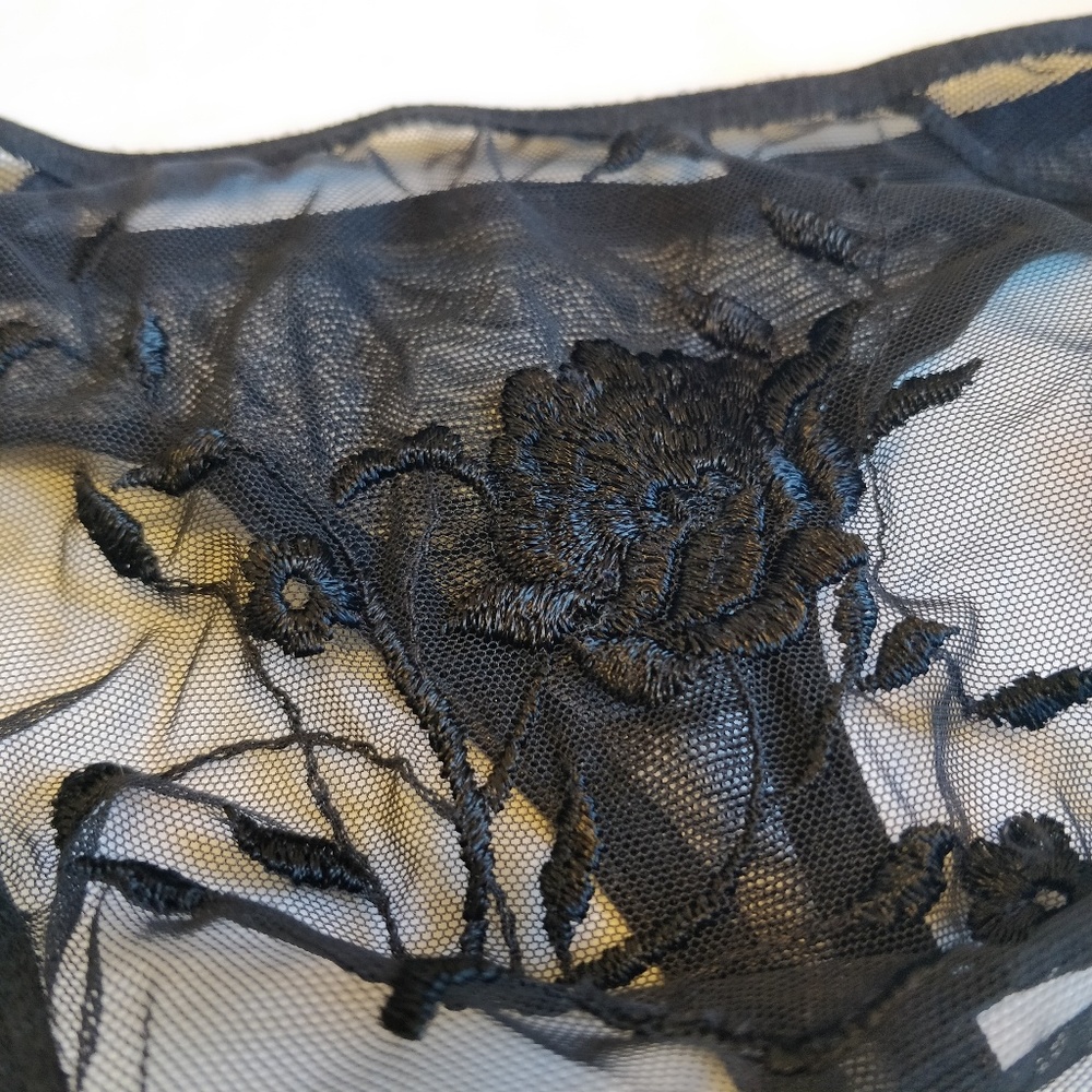 Women's black lace & mesh thong